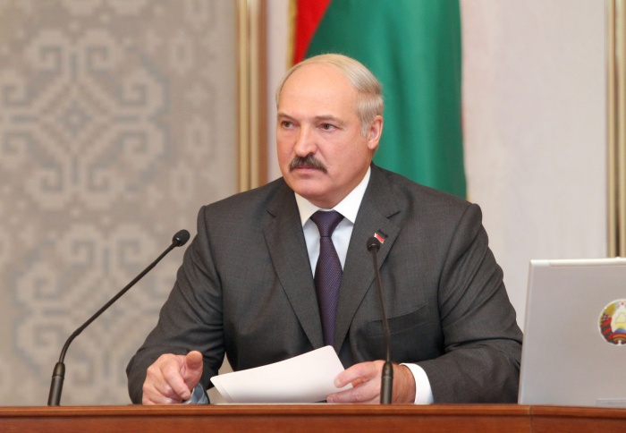 Лукашенко запретил увольнять людей