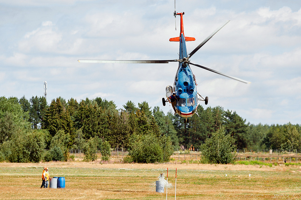 Вертолеты над минском сегодня. Витебский аэроклуб. Вертолетный спорт. Аэроклуб вертолёты. Соревнования вертолетов.