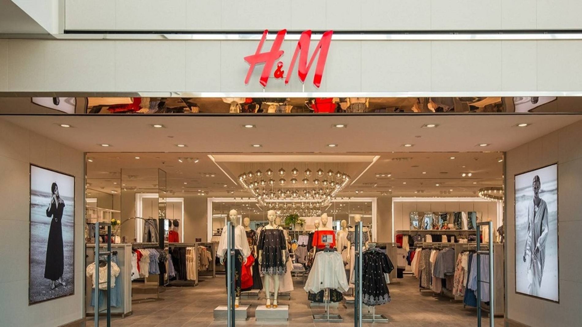 Магазин н. H&M hennes & Mauritz. H M hennes Mauritz магазины. H M Тверская. Магазин одежды h m.