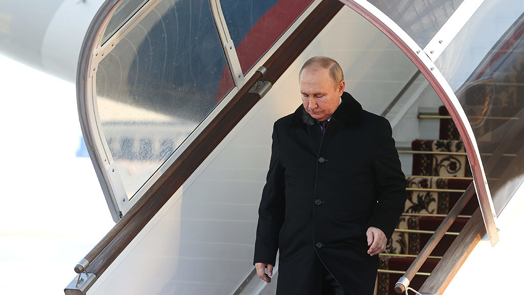 Путин прилетел в Минск на саммит ОДКБ